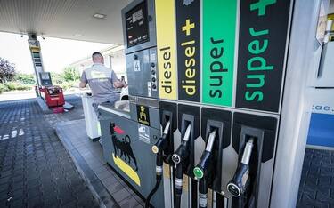 Il prezzo della benzina è ai massimi da luglio 2022