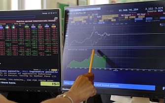A financial journalist checks the course of the "spread" caused by the nervousness of the markets due to political uncertainty in Rome, Italy, 29 May 2018. The spread between Italy's 10-year BTP bond and the German Bund dropped back to 282 basis points on Tuesday with a yield of 3.1%. The spread had reached 320 points with a yield of 3.4% at one stage earlier on Tuesday.
ANSA/LUCIANO DEL CASTILLO