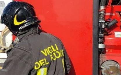 Padova, vasto incendio in un capannone di un'azienda a Saonara 