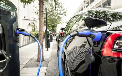 Auto elettriche, immatricolazioni aumentate del 48% a dicembre 2023