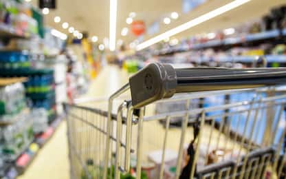 Inflazione Italia, a novembre -0,5% e calo prezzi al consumo: i dati