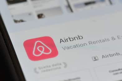Airbnb, in Italia nel 2023 ha fornito 608 mila alloggi: ecco dove