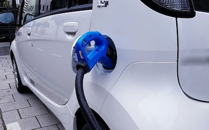 Auto elettriche, boom in Italia con incentivi: +15% di auto a giugno