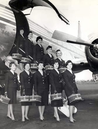Un gruppo di hostess Alitalia