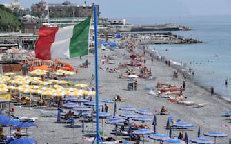 Stabilimenti balneari in Corso Italia a Genova, 26 luglio 2018. ANSA/LUCA ZENNARO