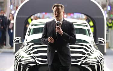 epa09842403 Tesla CEO Elon Musk speaks during the opening day of the Tesla 'Gigafactory' in Gruenheide near Berlin, Germany, 22 March 2022.  EPA/CHRISTIAN MARQUARDT / POOL