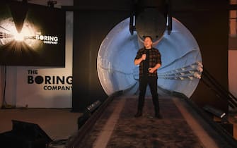 epa07239480 Elon Musk, co-founder and chief executive officer of Tesla Inc., speaks during an unveiling event for the Boring Company Hawthorne tunnel in Hawthorne, California, USA, 18 December 2018. The Boring Company officially opened the Hawthorne tunnel, a preview of Elon Musk's larger vision to ease Los Angeles traffic.  EPA/ROBYN BECK / POOL