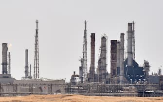 TOPSHOT - A picture taken on September 15, 2019 shows an Aramco oil facility near al-Khurj area, just south of the Saudi capital Riyadh. - Saudi Arabia raced today to restart operations at oil plants hit by drone attacks which slashed its production by half, as Iran dismissed US claims it was behind the assault.
The Tehran-backed Huthi rebels in neighbouring Yemen, where a Saudi-led coalition is bogged down in a five-year war, have claimed thi weekend's strikes on two plants owned by state giant Aramco in eastern Saudi Arabia. (Photo by FAYEZ NURELDINE / AFP) (Photo by FAYEZ NURELDINE/AFP via Getty Images)