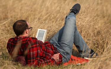 Coronavirus, Unc: per e-book download rincari +30,4