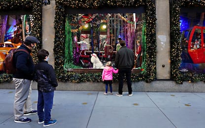 Natale, Confcommercio: spesa regali giù del 18%