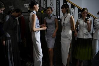 BEIJING, CHINA - MAY 03: Models prepares backstage before  the DEJIN collection show by Chinese designer Zhou Li during the China Fashion Week 2020/2021 A/W Collection on May 3, 2020 in Beijing, China. Affected by the COVID-19 virus, China Fashion Week is showing for the first time without an audience.  (Photo by Yanshan Zhang/Getty Images)