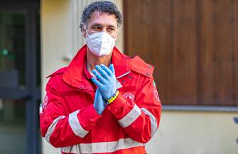 Alzano Lombardo ( BG ) - in occasione della giornata mondiale della Croce Rossa, il presidente nazionale Francesco Rocca e lâ  attore Raoul Bova visitano Alazano Lombardo, una delle zone piÃ¹ colpite dal Coronavirus. Ad accoglierli il sindaco Camillo Bertocchi (Foto Â©Sergio Agazzi/Fotogramma, Bergamo - 2020-05-08) p.s. la foto e' utilizzabile nel rispetto del contesto in cui e' stata scattata, e senza intento diffamatorio del decoro delle persone rappresentate