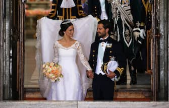 STOCKHOLM, SWEDEN - JUNE 13:  Prince Carl Philip of Sweden and his wife Princess Sofia of Sweden depart after their royal wedding at The Royal Palace on June 13, 2015 in Stockholm, Sweden. (Photo by Luca Teuchmann/WireImage)