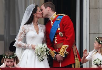 LONDON, ENGLAND - APRIL 29:  Their Royal Highnesses Prince William, Duke of Cambridge and Catherine, Duchess of Cambridge kiss on the balcony at Buckingham Palace on April 29, 2011 in London, England. The marriage of the second in line to the British throne was led by the Archbishop of Canterbury and was attended by 1900 guests, including foreign Royal family members and heads of state. Thousands of well-wishers from around the world have also flocked to London to witness the spectacle and pageantry of the Royal Wedding.  (Photo by Peter Macdiarmid/Getty Images)