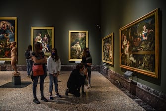 Visitors stand in a hall after reopening of the Pinacoteca di Brera after the lockdown due to the Coronavirus Covid-19 pandemic in Milan, Italy, 09 June 2020. 
Ansa/Matteo Corner