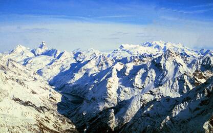 Valle d'Aosta, scialpinista muore travolto da una valanga