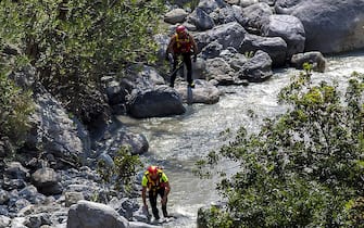 Rescuers continue their search for possible survivors of deadly flash flooding in the Raganello river, a popular hiking spot in Civita, in the Calabria region's Pollino national park, on August 21, 2018. - Italian rescuers continued their search on August 21 for possible survivors of deadly flash flooding in the Calabria region's Pollino national park, described by hikers as an "avalanche of water", after several hiking groups were caught a day earlier by the torrential deluge in the Raganello river gorge in southern Cosenza province. The death toll has been revised down to 10, as opposed to 11 as previously reported. (Photo by Kontrolab / AFP)        (Photo credit should read KONTROLAB/AFP via Getty Images)