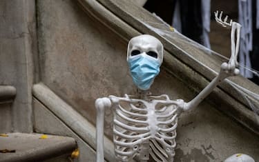 NEW YORK, NEW YORK - OCTOBER 27:  A skeleton wearing a protective mask is displayed at an Upper West Side home decorated for Halloween on October 27, 2020 in New York City. Many Halloween events have been canceled or adjusted with additional safety measures due to the ongoing coronavirus (COVID-19) pandemic.  (Photo by Alexi Rosenfeld/Getty Images)
