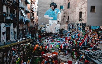 Mourinho a Napoli, fiori al murale per Maradona e visita Diego jr