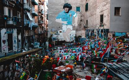 Mourinho a Napoli, fiori al murale per Maradona e visita Diego jr