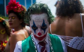 1201240926 RIO DE JANEIRO, BRAZIL - FEBRUARY 16: People participate in the Cordao do Boitata carnival celebration in the Centro City neighborhood on February 16, 2020 in Rio de Janeiro, Brazil. (Photo by Bruna Prado/Getty Images)
