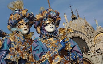 VENICE, ITALY - FEBRUARY 23: Traditionaly masked Venetians pose on San Marco square during the Carnival February 23, 2006 in Venice, Italy. The Carnival traditionally celebrates the passing of winter with parties, balls and costumes in the run-up to the Christian observation of Lent. (Photo by Franco Origlia/Getty Images)