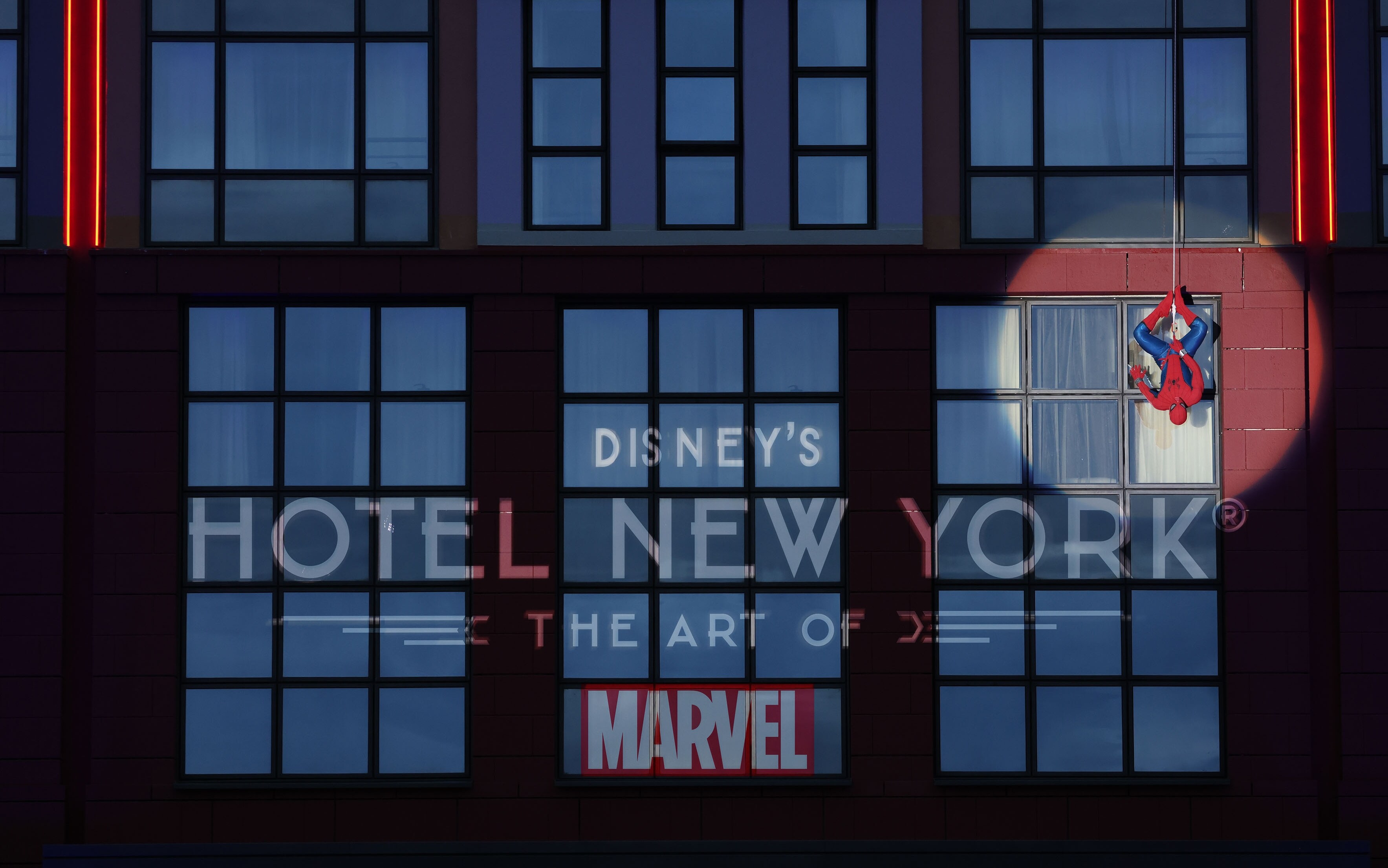 Disneyland Paris Ecco L Hotel Marvel In Foto Sky Tg24