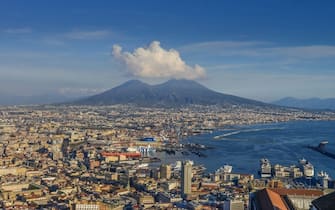 1177251634 Harbour area, Vesuvius, Naples, Italy, Hafengebiet, Vesuv, Neapel, Italien. (Photo by: Joko/Bildagentur-online/Universal Images Group via Getty Images)
