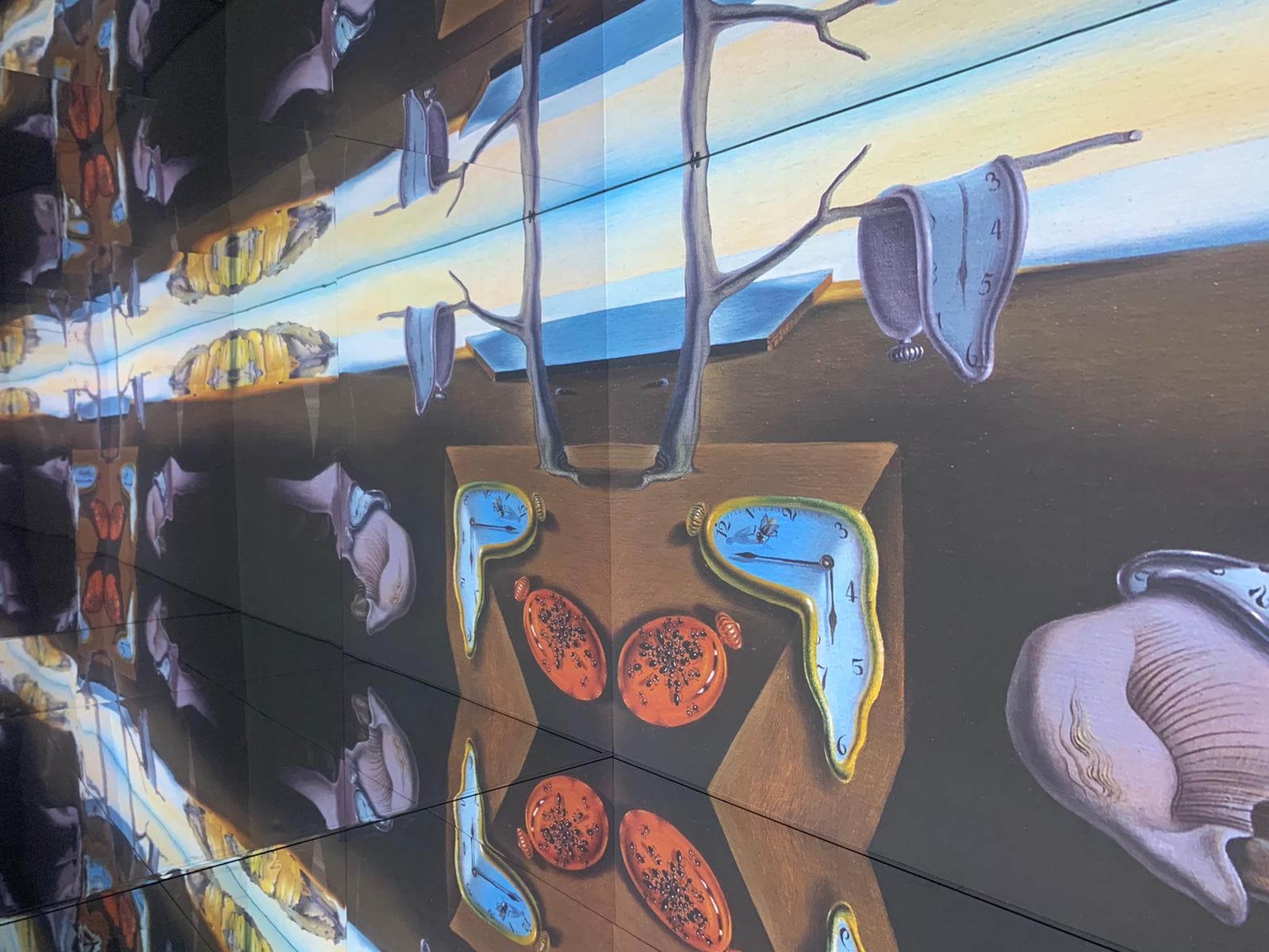 Allestimento della mostra "Inside Dalì". Allestimento della mostra "Inside Dalì"