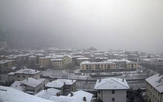 Ala La neve che cade ad Ala (Trento) in una immagine tratta da una webcam su internet, 02 gennaio 2014.
ANSA/INTERNET
+++EDITORIAL USE ONLY - NO SALES+++
