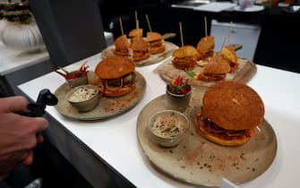 epa09533956 Hamburgers competing in the Best Hamburger Award within the Salon Gourmets gastronomic fair in Madrid, Spain, 20 October 2021. The fine food and beverages trade fair visited national and international professionals from the gastronomic sector runs from 18 to 21 October 2021.  EPA/Javier Lizon