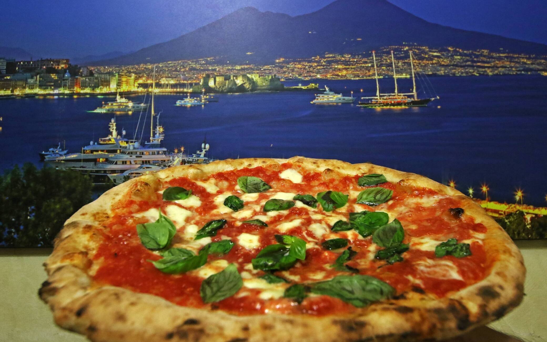 Renato Viola, sua la pizza più cara del mondo costa 8.300 euro Sky Tg24