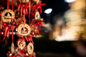 BRESSANONE, ITALY - NOVEMBER 30: (EDITORS NOTE: Image created using a Lensbaby) A general view of Christmas decoration are displayed at Christmas market in Bressanone on November 30, 2019 in Bressanone, Italy. Bressanone is currently in full Christmas mode with Christmas markets, decorations, lights and shopping across the city (Photo by Claudio Lavenia/Getty Images)