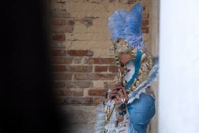 Inizia il Carnevale, a Venezia poche maschere ma tanti turisti