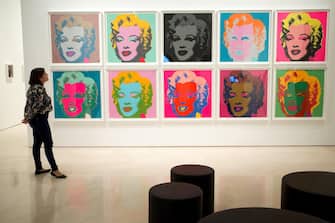 epa06773616 A visitor looks on the work 'Untitled from Marilyn Monroe' by US artist Andy Warhol on display at the 'Warhol. Mechanical Art' exhibition at Picasso Malaga museum, in Malaga, southern Spain, 30 May 2018. The exhibition runs from 31 May until 16 September 2018.  EPA/DANIEL PEREZ