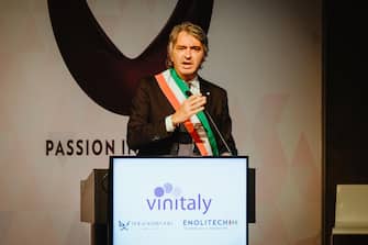 Federico Sboarina, sindaco di Verona, interviene durante la 54 edizione di Vinitaly, VeronaFiere,  Verona, 10 aprile 2022ANSA/CLAUDIO MARTINELLI