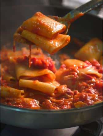 ITALY - MARCH 01:  Alla Matriciana thick macaroni (bacon, tomato, pecorino cheese) in Rome, Italy on March 01st, 2005.  (Photo by Maurice ROUGEMONT/Gamma-Rapho via Getty Images)