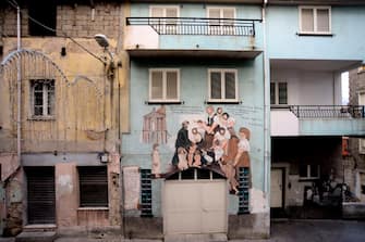 ORGOSOLO, ITALY - JANUARY 02: A general view of a mural in Orgosolo, the small centre of Barbagia famous all over the world for the paintings that adorn the old houses of the historic center, the squares and walls of the village, on January 2, 2018 in Orgosolo, Sardinia, Italy. Orgosolo's murals tell of politics, everyday life, tradition and history of Sardinia. (Photo by Simona Granati - Corbis/Corbis via Getty Images)