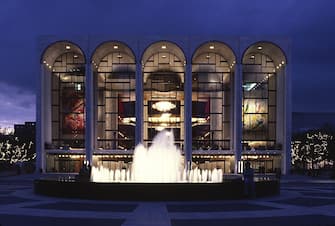 NEW YORK - SEPTEMBER 23:  Metropolitan Opera by Wallace K. Harrison at night on September 23, 1985 in New York, NewYork. (Photo by Santi Visalli/Getty Images)