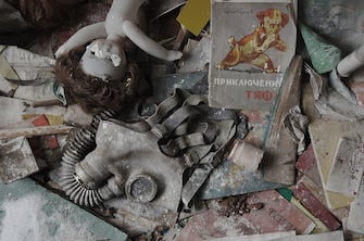 A deserted nursery school, showing a broken doll, books  and gas mask, in the abandoned town of Pripyat, inside the Exclusion Zone around Chernobyl, 20 years after the disaster, Ukraine, 17th March 2006. (Photo by Martin Godwin/Getty Images)