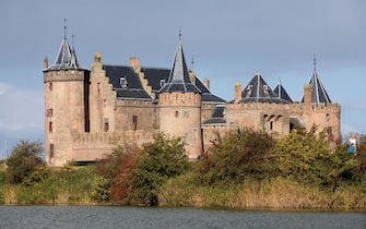 Muiderslot, XIIIe siecle, le chateau medieval de Muiden,. (Photo by Gerald MORAND-GRAHAME/Gamma-Rapho via Getty Images)