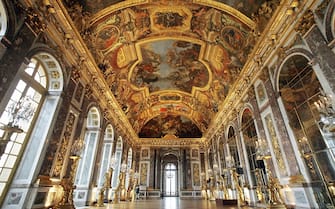 Versailles, FRANCE:  View of the restored paintings of the Hall of Mirrors, 19 December 2005 at Versailles palace, on its unveiling day. Only 40 % of the art pieces have been restored so far. The Hall of Mirrors, erected to the glory of Louis XIV and now the chief masterpiece of Versailles, was begun in 1678 when the chateau became the official residence, disrupting the order of the salons known as the Apartment of the Planets. AFP PHOTO FRANCOIS GUILLOT  (Photo credit should read FRANCOIS GUILLOT/AFP via Getty Images)