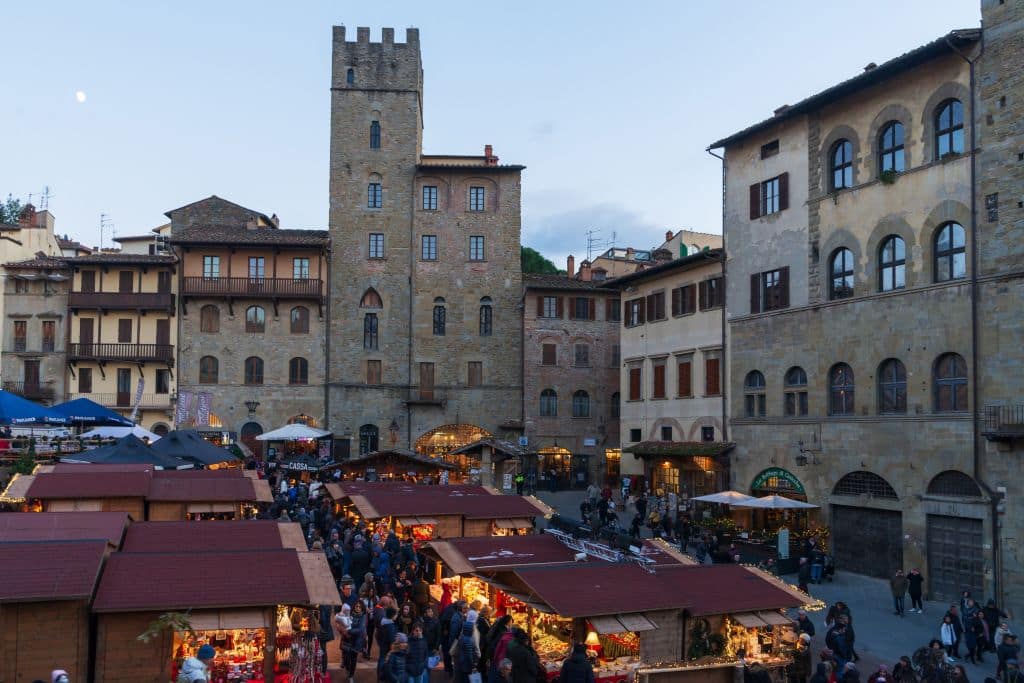 Piazza Grande square. Christmas Markets. Arezzo. Tuscany. Italy. Europe. (Photo by: Mauro Flamini/REDA&CO/Universal Images Group via Getty Images)