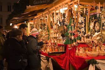 Christmas market. Fiera square. Trento. Trentino Alto Adige. Italy. (Photo by: Federico Meneghetti/REDA&CO/Universal Images Group via Getty Images)