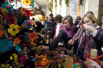ITALY - DECEMBER 18:  Shoppers browse at a Christmas market stall at a shopping center in Milan, Italy, on Tuesday, Dec. 18, 2007. The pace of Italian consumer spending slowed more than expected in the third quarter, clouding the outlook for economic growth.  (Photo by Giuseppe Aresu/Bloomberg via Getty Images)