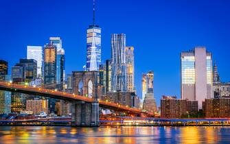 cibo New York, United States of America. Brooklyn Bridge at dusk viewed from the Brooklyn Bridge Park in New York City, USA.