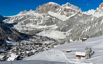 Empty ski slopes near the mountain village of La Villa in front of the snow-covered Dolomite peaks in the Alta Badia ski area, Dolomites, South Tyrol, Italy. (Photo by: Gunter Fischer/UCG/Universal Images Group via Getty Images)