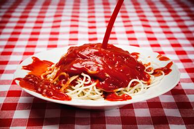 Frullati, spezzati o fritti: ecco gli "spaghetti horror" del web