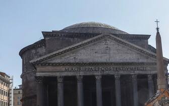 Il cantiere per il restauro della pavimentazione in piazza della Rotonda, al Pantheon, Roma, 24 Marzo, 2021. ANSA/GIUSEPPE LAMI