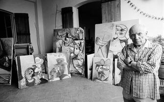 Spanish painter and sculptor Pablo Picasso is pictured at his home and studio in Mougins, south of France, on October 13, 1971. (Photo by Ralph GATTI / AFP) (Photo by RALPH GATTI/AFP via Getty Images)